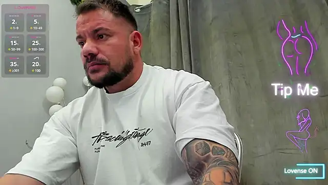 Snapshot of musclemonster31 chatting on March 21, 5:00 am musclemonster31 online show from March 21, 5:00 am