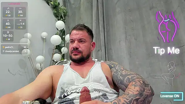 Snapshot of musclemonster31 chatting on March 21, 8:06 am musclemonster31 online show from March 21, 8:06 am