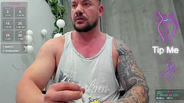 Snapshot of musclemonster31 chatting on March 21, 11:12 am musclemonster31 online show from March 21, 11:12 am