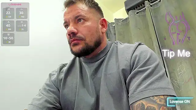 Snapshot of musclemonster31 chatting on March 22, 4:56 am musclemonster31 online show from March 22, 4:56 am