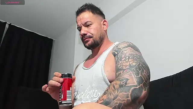 Snapshot of musclemonster31 chatting on September 10, 8:09 pm musclemonster31 online show from September 10, 8:09 pm
