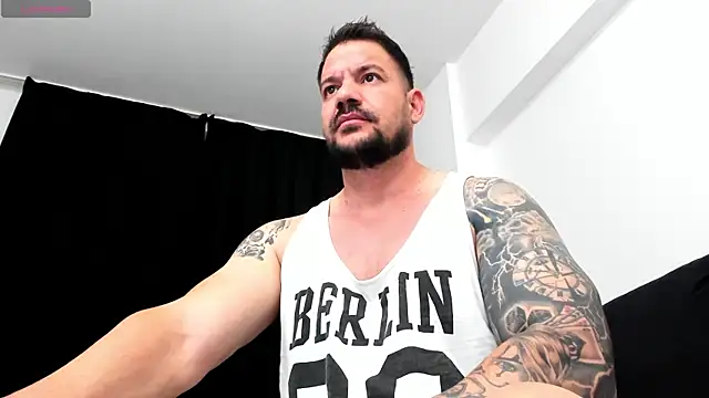 Snapshot of musclemonster31 chatting on September 28, 11:21 pm musclemonster31 online show from September 28, 11:21 pm