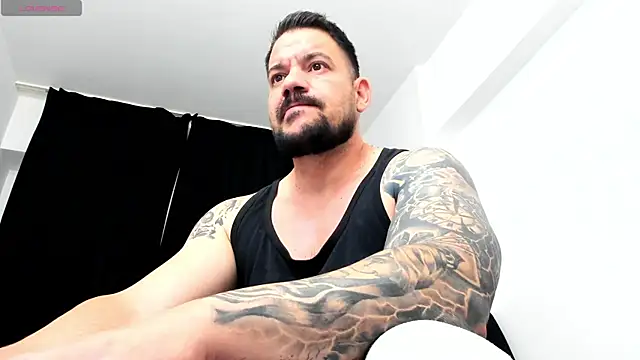 Snapshot of musclemonster31 chatting on October 13, 6:57 am musclemonster31 online show from October 13, 6:57 am