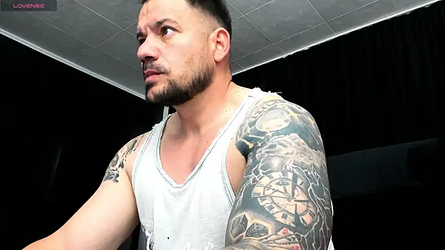 Snapshot of musclemonster31 chatting on October 21, 11:55 am musclemonster31 online show from October 21, 11:55 am