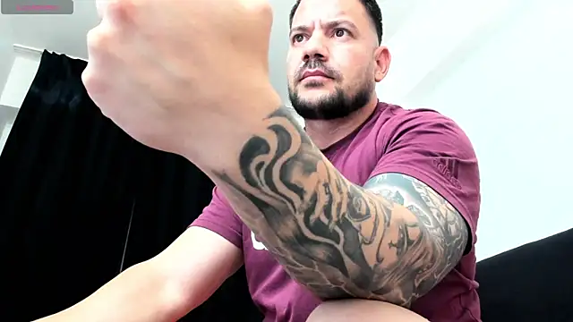 Snapshot of musclemonster31 chatting on October 29, 1:41 am musclemonster31 online show from October 29, 1:41 am