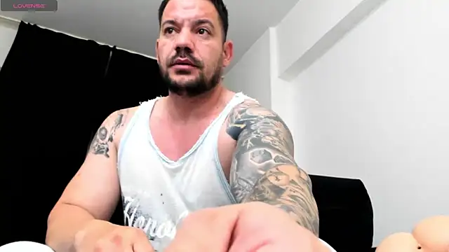 Snapshot of musclemonster31 chatting on November 20, 8:58 am musclemonster31 online show from November 20, 8:58 am