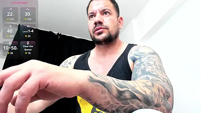 Snapshot of musclemonster31 chatting on November 23, 4:12 am musclemonster31 online show from November 23, 4:12 am