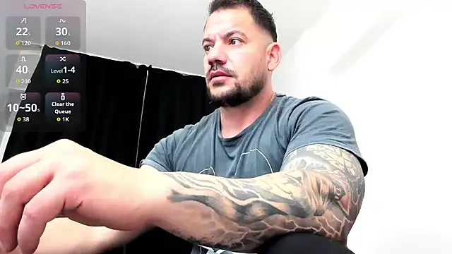 Snapshot of musclemonster31 chatting on November 29, 6:38 am musclemonster31 online show from November 29, 6:38 am