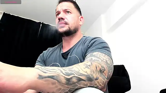 Snapshot of musclemonster31 chatting on November 30, 10:25 pm musclemonster31 online show from November 30, 10:25 pm