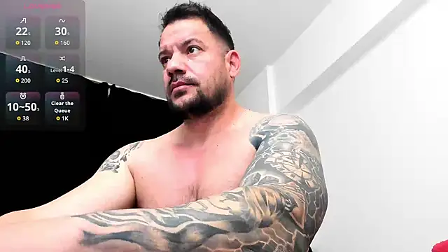 Snapshot of musclemonster31 chatting on December 4, 8:01 am musclemonster31 online show from December 4, 8:01 am