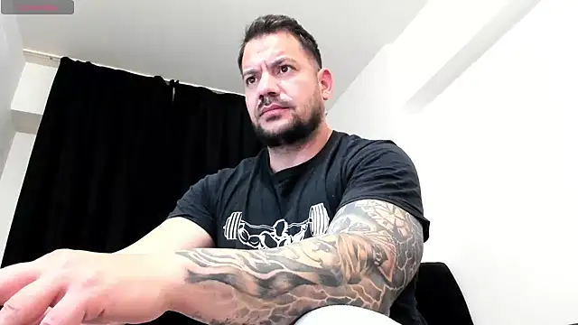 Snapshot of musclemonster31 chatting on December 4, 8:39 pm musclemonster31 online show from December 4, 8:39 pm