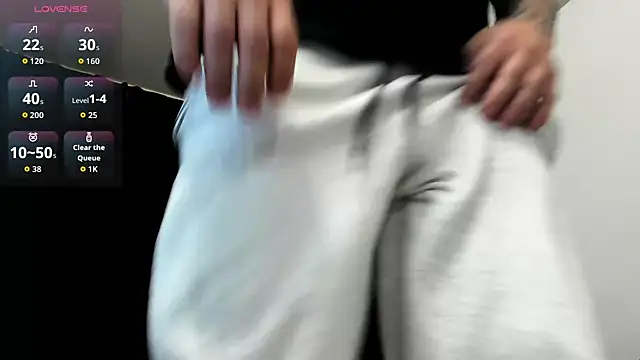 Snapshot of musclemonster31 chatting on December 5, 9:18 am musclemonster31 online show from December 5, 9:18 am