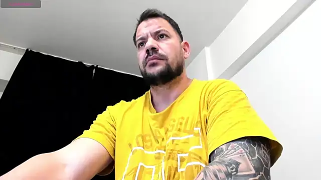 Snapshot of musclemonster31 chatting on December 15, 11:25 am musclemonster31 online show from December 15, 11:25 am