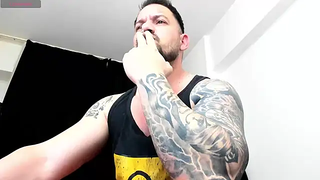 Snapshot of musclemonster31 chatting on January 11, 9:09 pm musclemonster31 online show from January 11, 9:09 pm