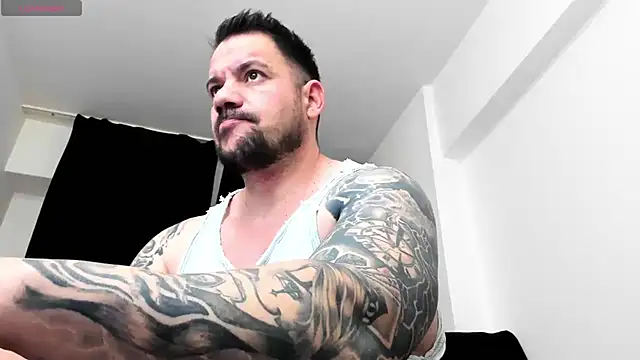 Snapshot of musclemonster31 chatting on January 18, 8:45 pm musclemonster31 online show from January 18, 8:45 pm