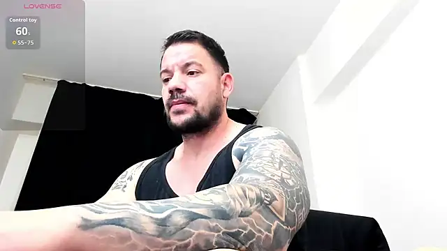 Snapshot of musclemonster31 chatting on February 4, 12:44 pm musclemonster31 online show from February 4, 12:44 pm