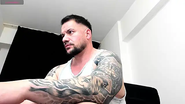 Snapshot of musclemonster31 chatting on February 6, 10:02 pm musclemonster31 online show from February 6, 10:02 pm