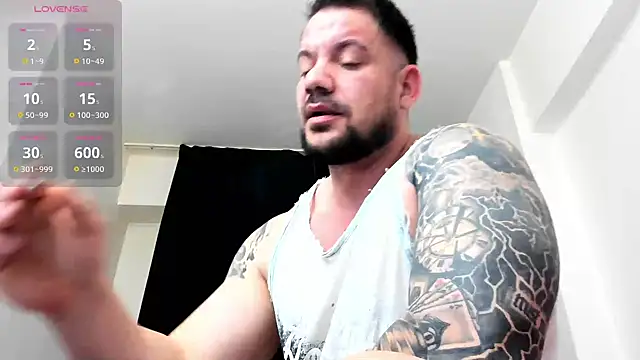 Snapshot of musclemonster31 chatting on February 24, 8:34 am musclemonster31 online show from February 24, 8:34 am