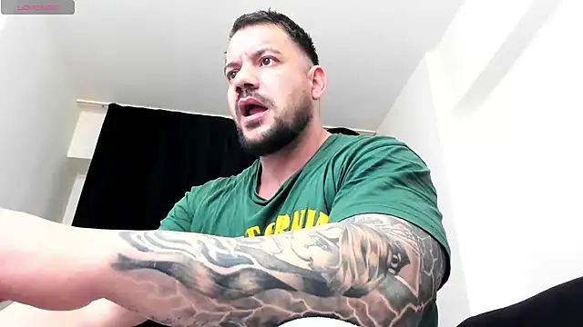 Snapshot of musclemonster31 chatting on March 6, 10:45 am musclemonster31 online show from March 6, 10:45 am