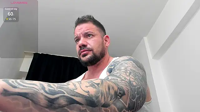 Snapshot of musclemonster31 chatting on March 28, 4:45 am musclemonster31 online show from March 28, 4:45 am