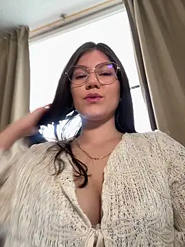 AmelieLaurent  online show from November 12, 3:01 pm