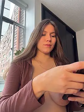 AmelieLaurent  online show from May 13, 2:47 pm