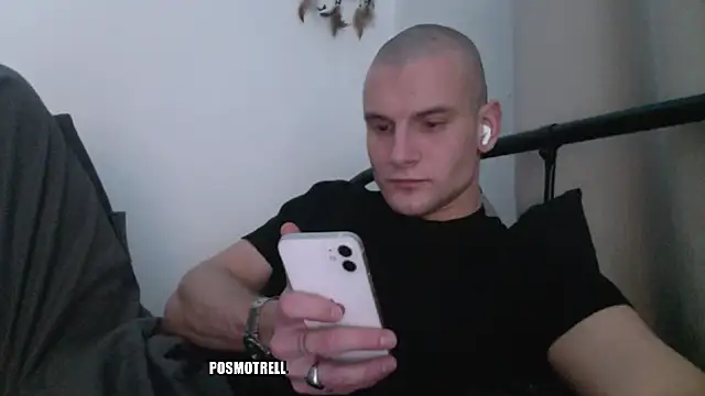 ETHAN MOORE online show from February 5, 6:34 pm