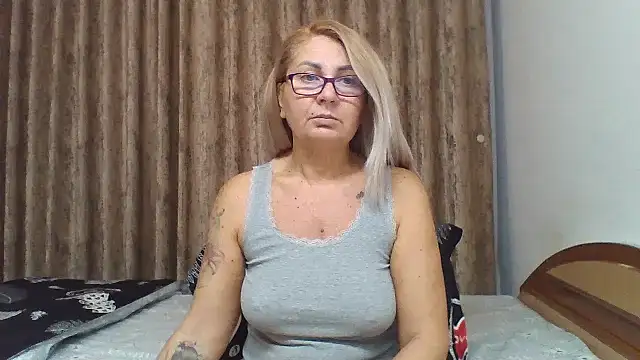 PussyEvely online show from November 7, 5:18 am