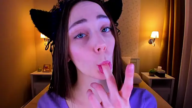 Snapshot of Lexi_Split chatting on February 4, 6:57 am Lexi Split online show from February 4, 6:57 am