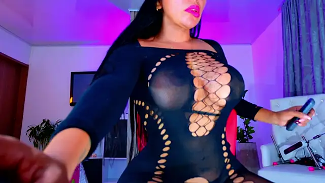 Snapshot of SQUIRT4UMEGAN chatting on February 2, 1:37 am SQUIRT4UMEGAN online show from February 2, 1:37 am