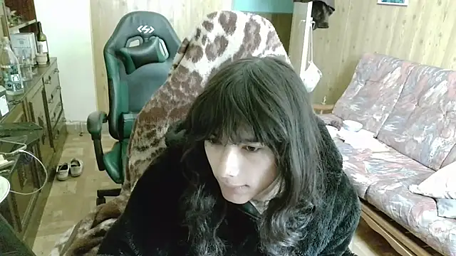 Snapshot of calliemaggotbone chatting on December 3, 10:57 am calliemaggotbone online show from December 3, 10:57 am