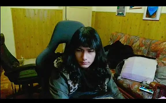 Snapshot of calliemaggotbone chatting on December 15, 2:43 pm calliemaggotbone online show from December 15, 2:43 pm