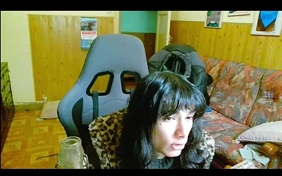 Snapshot of calliemaggotbone chatting on December 18, 2:34 pm calliemaggotbone online show from December 18, 2:34 pm