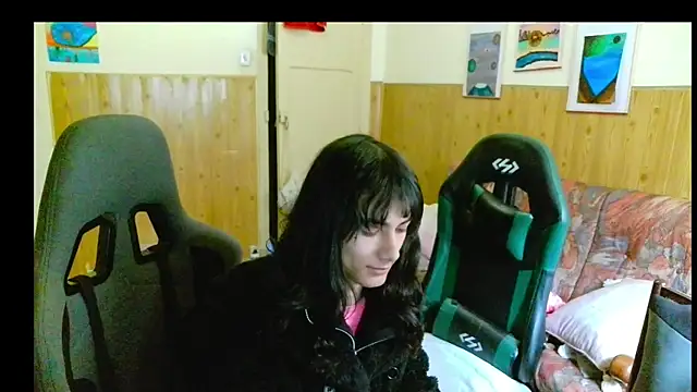 Snapshot of calliemaggotbone chatting on December 22, 2:58 pm calliemaggotbone online show from December 22, 2:58 pm