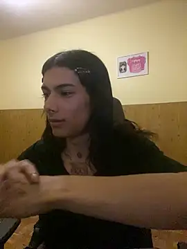 Snapshot of calliemaggotbone chatting on April 8, 8:58 am calliemaggotbone online show from April 8, 8:58 am