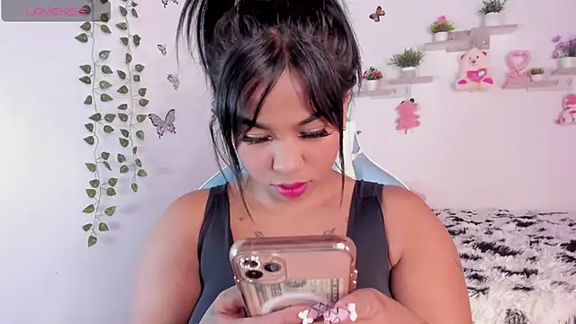 Emily restrepo online show from February 11, 7:23 am