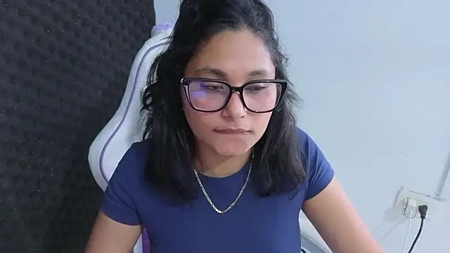 Snapshot of Cuteprincess21 chatting on February 7, 2:48 am Cuteprincess21 online show from February 7, 2:48 am