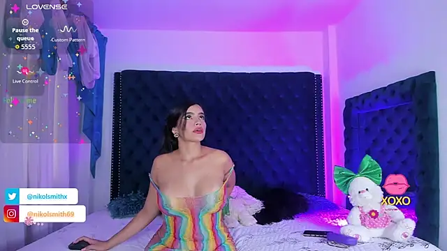 nikolsmithh online show from February 9, 9:30 pm