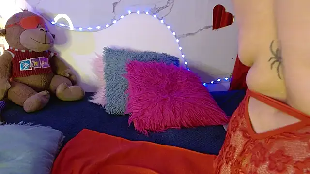 Snapshot of juanitared chatting on October 17, 12:01 am juanitared online show from October 17, 12:01 am