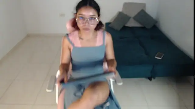 Snapshot of Putaku_San chatting on December 19, 3:18 am Putaku San online show from December 19, 3:18 am