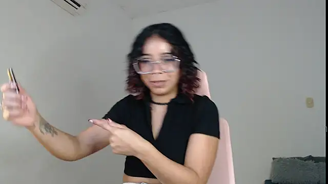 Snapshot of Putaku_San chatting on December 22, 3:11 am Putaku San online show from December 22, 3:11 am