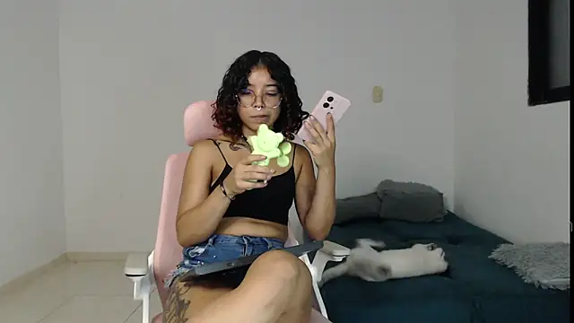 Snapshot of Putaku_San chatting on December 30, 4:53 am Putaku San online show from December 30, 4:53 am