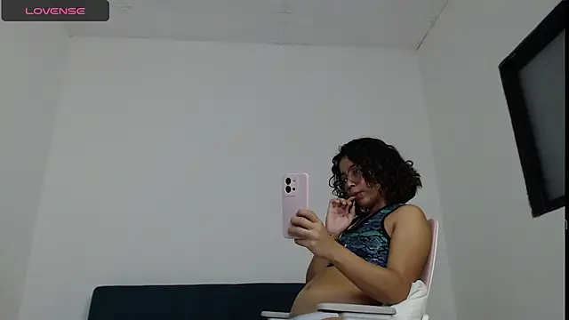 Snapshot of Putaku_San chatting on February 9, 3:53 am Putaku San online show from February 9, 3:53 am