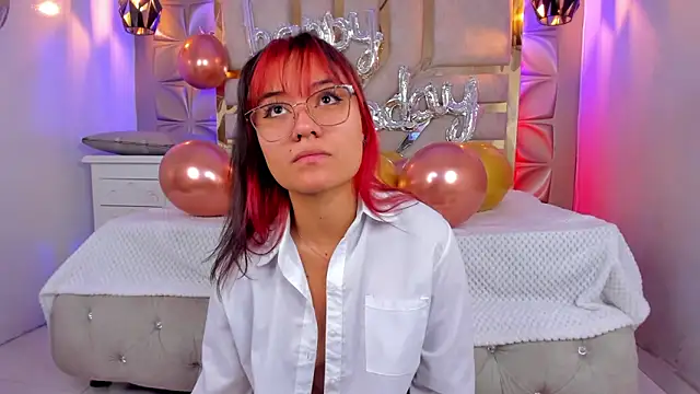 Snapshot of nahia_low chatting on December 24, 3:38 am nahia low online show from December 24, 3:38 am