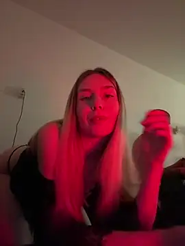 VeraSerephina online show from March 16, 9:05 pm