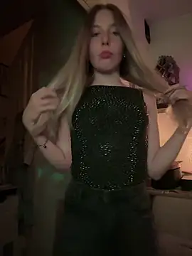 VeraSerephina online show from December 13, 8:25 pm