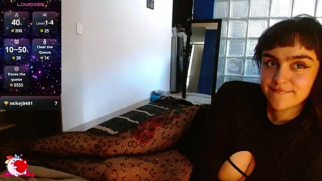 Snapshot of collette_beaufoy_ chatting on December 4, 6:06 pm collette beaufoy online show from December 4, 6:06 pm