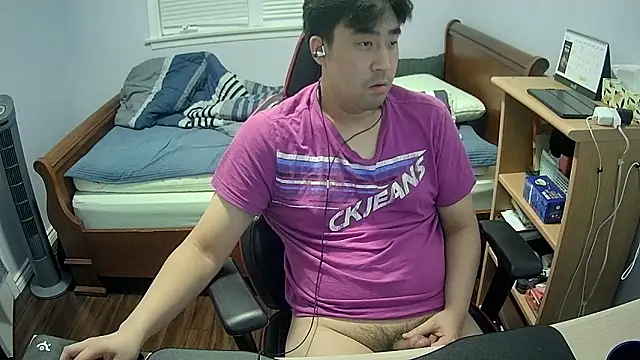 Snapshot of Koreanboy171 chatting on March 10, 4:06 am Koreanboy171 online show from March 10, 4:06 am