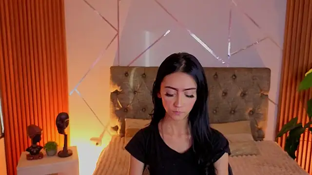 Coralinnee  online show from July 17, 10:03 pm