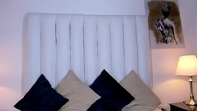 Snapshot of Violet_queen20 chatting on November 16, 12:00 pm Violet queen20 online show from November 16, 12:00 pm